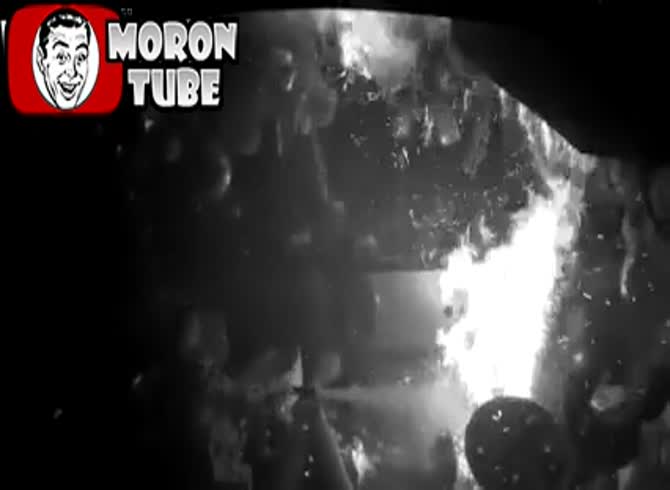 Video :The New Year's celebration is interrupted as a nightclub catches fire